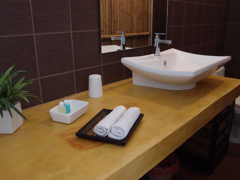 Angkana Bungalows Adults Only تونغ سالا الغرفة الصورة